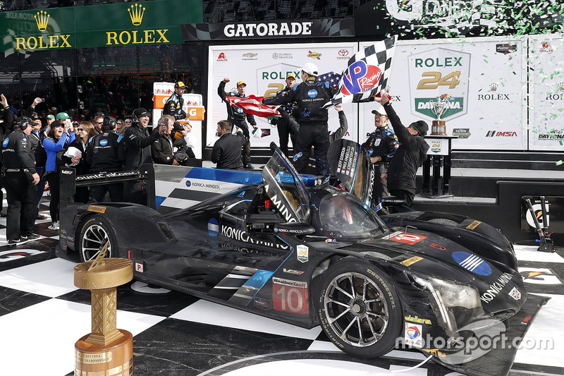 Ganadores #10 Wayne Taylor Racing Cadillac DPi: Ricky Taylor, Jordan Taylor, Max Angelelli, Jeff Gordon