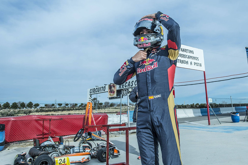 Carlos Sainz Jr., Scuderia Toro Rosso bereidt zich voor op zijn training op de Karting Club Correcaminos in Recas