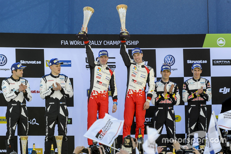 Celebración de la victoria de Jari-Matti Latvala, Miikka Anttila, Toyota Racing