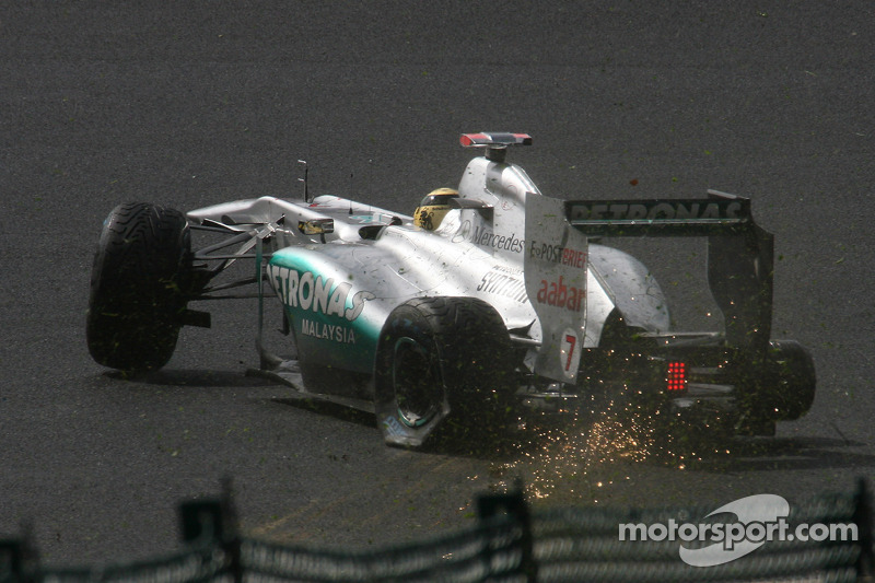 Michael Schumacher, Mercedes GP F1 Team, mit Unfall