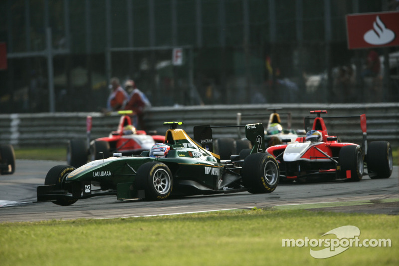 Valtteri Bottas devant Adrian Quaife