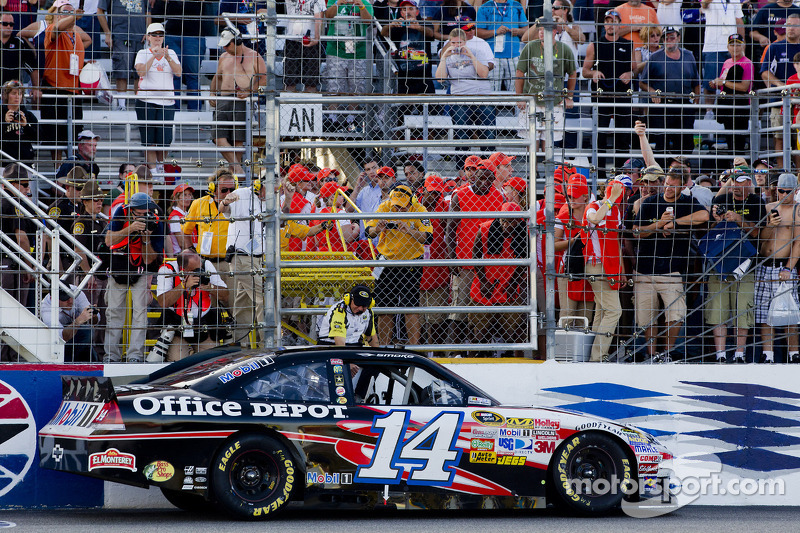 Loudon 2011: Siegerinterview, nachdem Clint Bowyer ohne Sprit ausgerollt ist