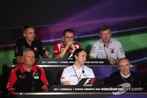 Martin Whitmarsh, McLaren, Chief Executive Officer with Stefano Domenicali Ferrari General Director, Ross Brawn Team Principal, Mercedes GP, John Booth, Saul Ruiz de Marcos and Sir Frank Williams, AT&T Williams, Team Chief, Managing Director, Team Princip