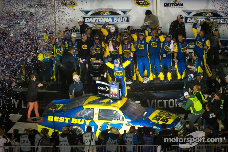 Victory lane: race winner Matt Kenseth, Roush Fenway Racing Ford celebrates