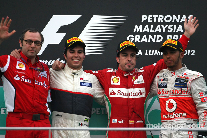 Stefano Domenicali, Scuderia Ferrari Sporting Director, Sergio Perez, Sauber F1 Team, Fernando Alonso, Scuderia Ferrari and Lewis Hamilton, McLaren Mercedes