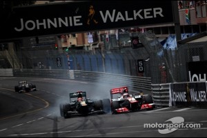 Heikki Kovalainen, Caterham F1 Team and Jenson Button, McLaren Mercedes crash at turn 1