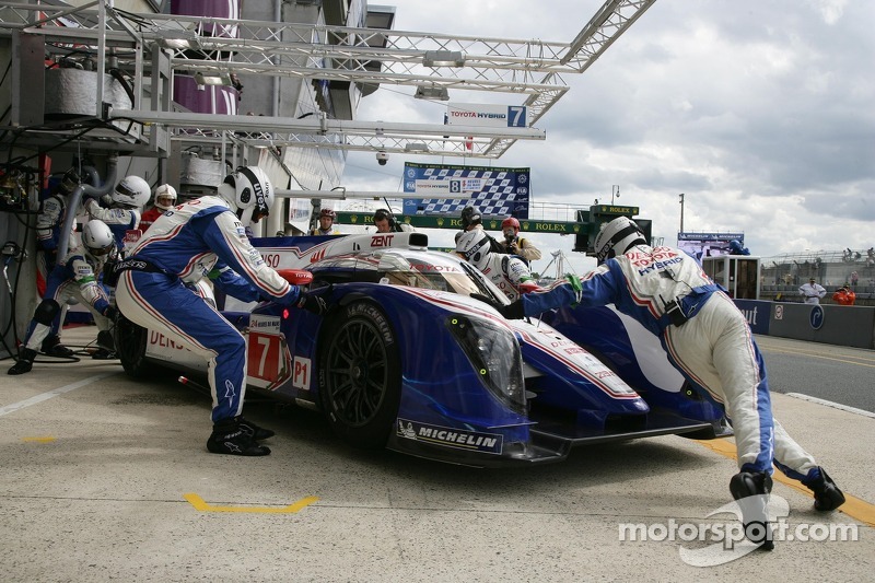2012 год. Экипаж Александра Вурца, Николя Ляпьера и Казуки Накаджимы, Toyota TS030 Hybrid