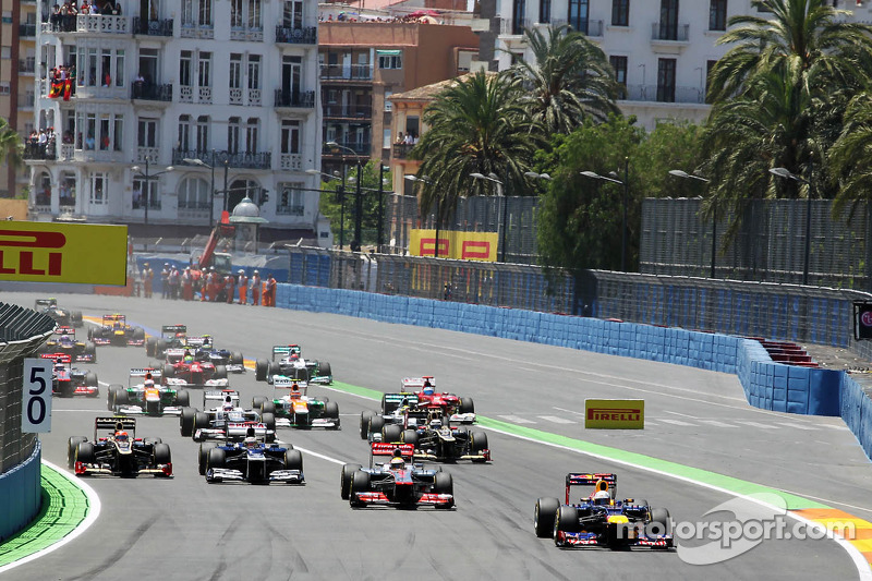 Sebastian Vettel, Red Bull Racing leads at the start of the race