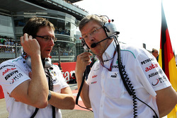 Andrew Shovlin, Mercedes AMG F1 Engineer with Ross Brawn, Mercedes AMG F1 Team Principal on the grid