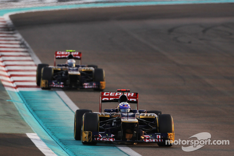 Daniel Ricciardo, Scuderia Toro Rosso leads Jean-Eric Vergne, Scuderia Toro Rosso