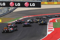 Pedro De La Rosa, HRT Formula 1 Team F112 at the back of the field at the start of the race