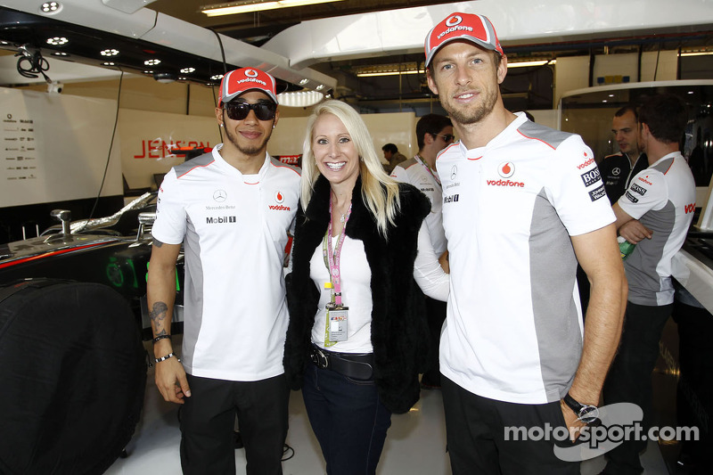 Laurie Krohn avec Lewis Hamilton et Jenson Button, McLaren Mercedes