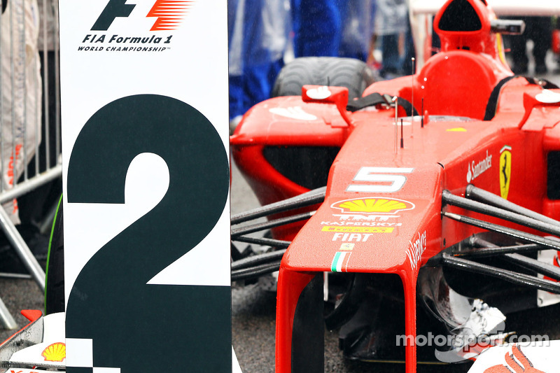 Ferrari Фернандо Алонсо в закритому парку