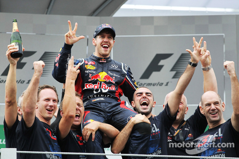 Sebastian Vettel, Red Bull Racing celebra título mundial com sua equipe