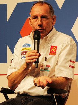 Andy Wallace, op de Autosport Stage