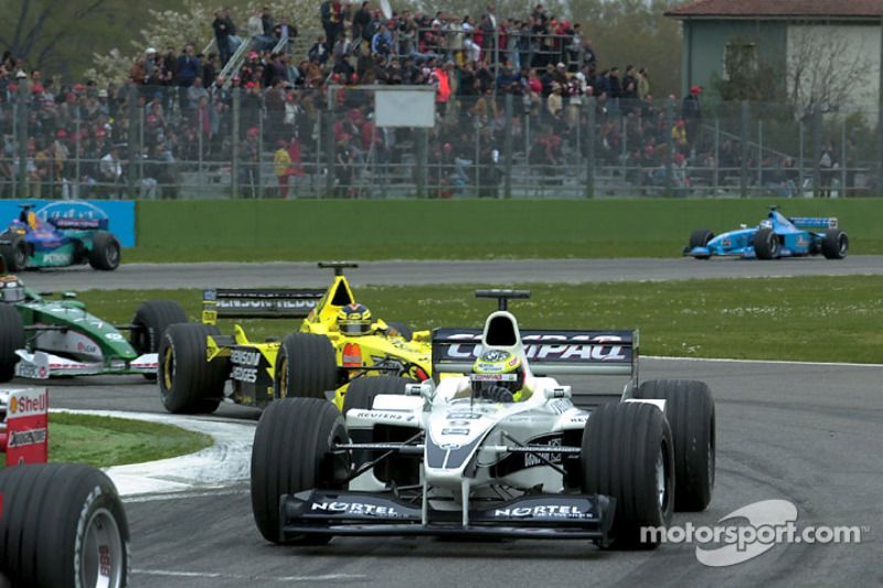 Ralf Schumacher, Williams, leads Heinz-Harald Frentzen, Jordan