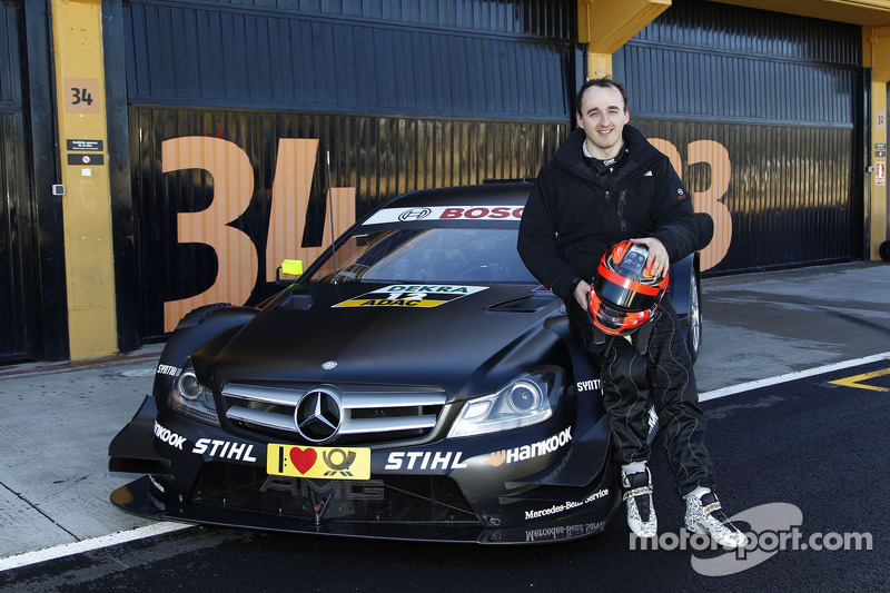 Robert Kubica tests the Mercedes DTM