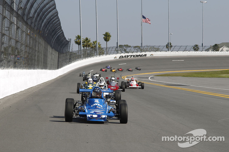 Demorunden der Formula Vee beim Formel-V-Revival auf dem Daytona International Speedway