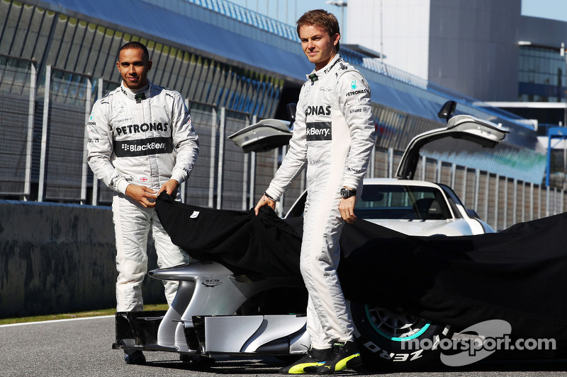 Льюіс Хемілтон і Ніко Росберг презентують Mercedes AMG F1 W04