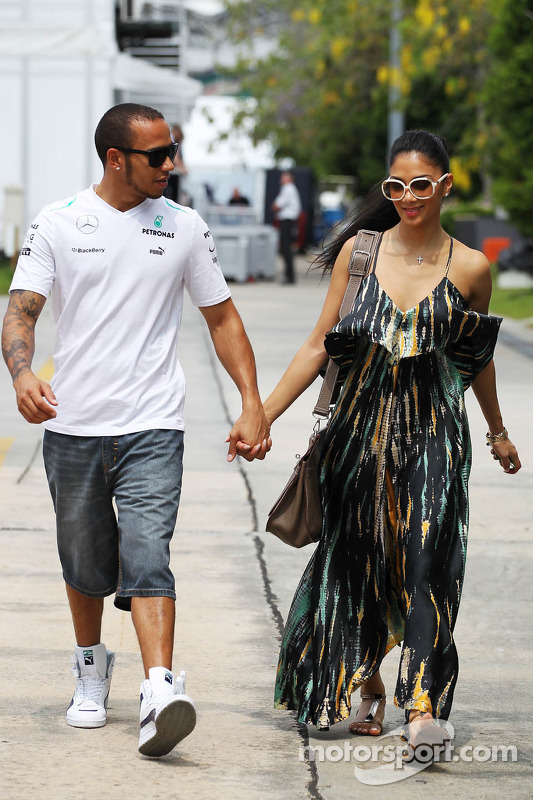 Lewis Hamilton, Mercedes AMG F1 met zijn vriendin Nicole Scherzinger, zangeres