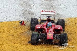 Fernando Alonso, Ferrari F138 crashes out of the race on lap 2