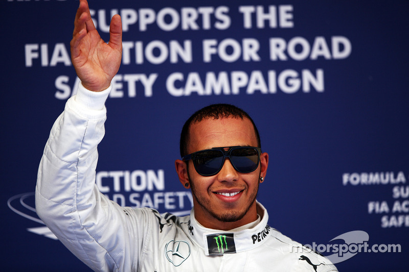 Lewis Hamilton, Mercedes AMG F1 viert zijn pole position in parc ferme