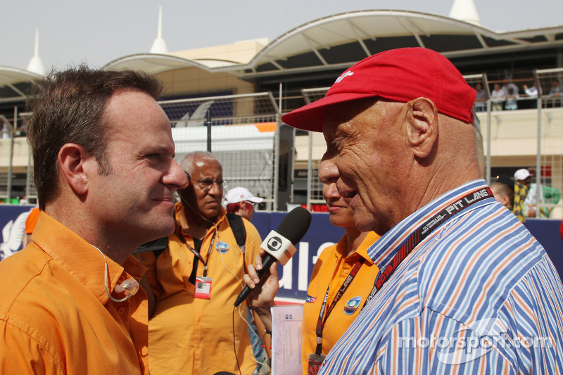 (L naar R): Rubens Barrichello, Globo-presentator met Niki Lauda, Mercedes Non-Executive Chairman op