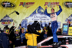 Victory lane: race winner David Ragan, Frontrow Motorsports Ford
