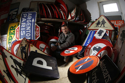 Fernando Costa, artiste chargé de réaliser la Art Car de OAK Racing