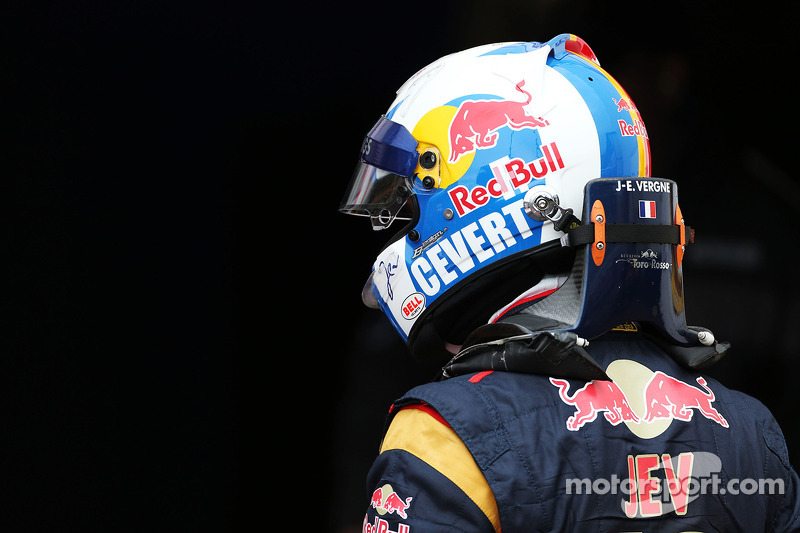 Jean-Eric Vergne, Scuderia Toro Rosso STR8 com um capacete em homenagem ao Francois Cevert