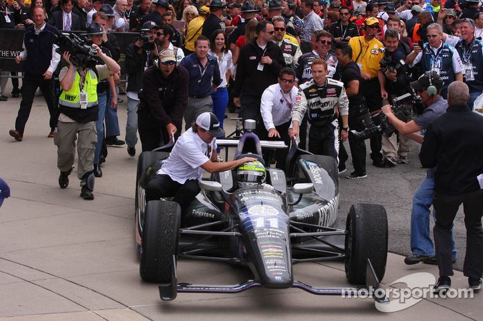 Pós-corrida: Tony Kanaan, KV Racing Technology Chevrolet, comemora