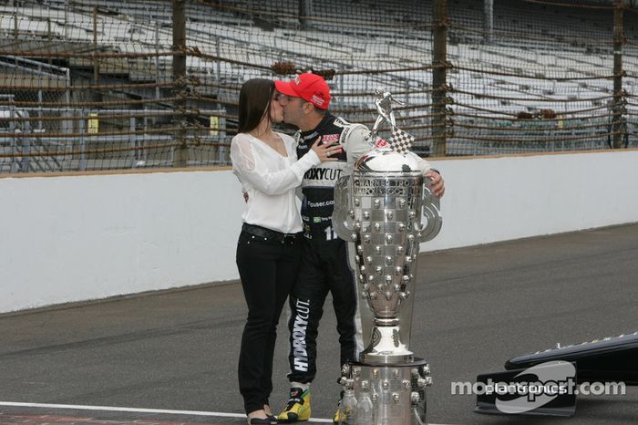 O vencedor Tony Kanaan, KV Racing Technology Chevrolet comemora