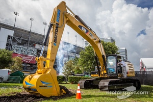 Daytona Rising event: winners Trevor Bayne, Wood Brothers Racing Ford and Greg Biffle, Roush Fenway Racing Ford start the work on Daytona Rising