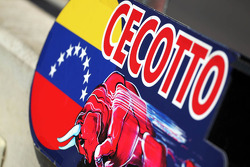 Le panneau de Johnny Cecotto, Scuderia Toro Rosso