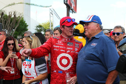 O vencedor Scott Dixon, Target Chip Ganassi Racing Honda com A.J. Foyt