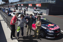 Red Bull Racing Australia pilotos viajam em comboio to Bathurst com fãs
