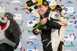 PC podium: champagne voor Stefan Johansson