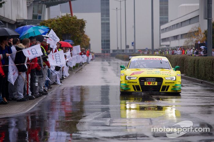 El campeón de 2013, Mike Rockenfeller, visita la fábrica de Audi