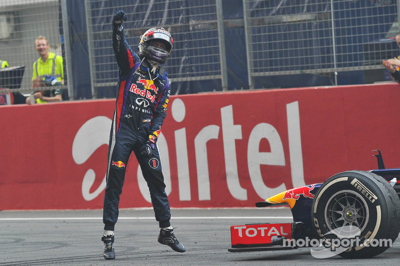 Ganador de la carrera y Campeón del Mundo Sebastian Vettel, Red Bull Racing RB9 celebra al final de 