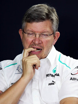 Ross Brawn, Mercedes AMG F1 Teamchef, in der FIA Pressekonferenz