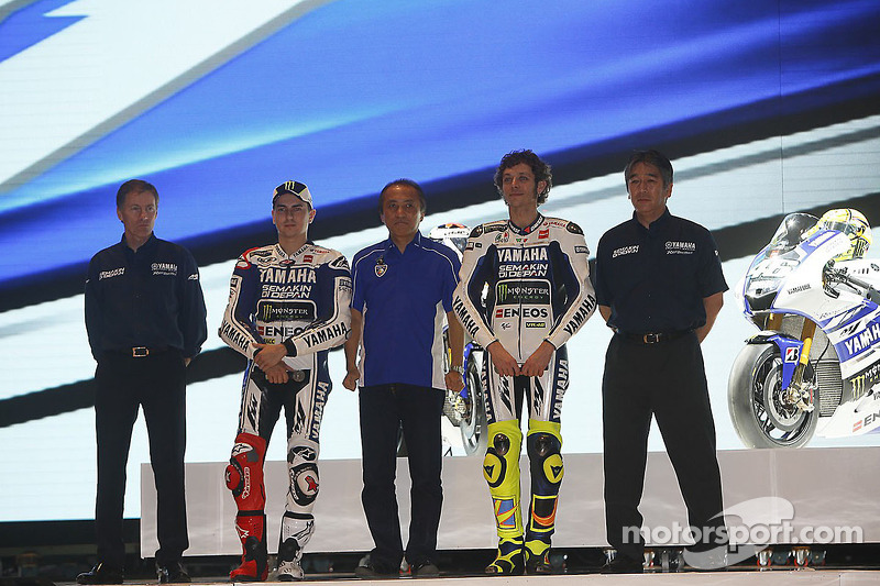 Jorge Lorenzo et Valentino Rossi dévoilent la Yamaha YZR-M1