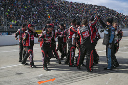 Kurt Busch's crew celebrates