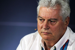 Pat Symonds lors de la conférence de presse FIA