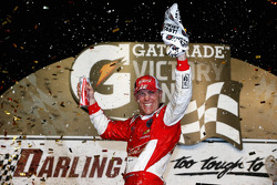 Race winner Kevin Harvick, Stewart-Haas Racing Chevrolet