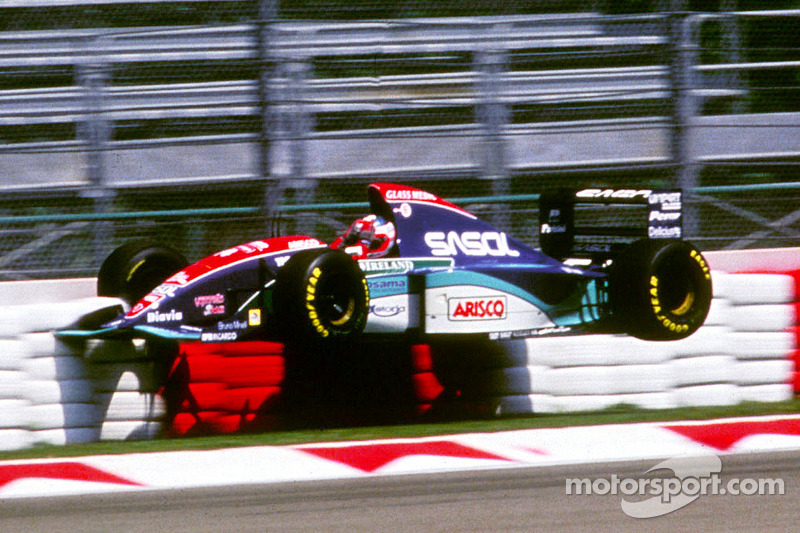 Rubens Barrichello, Jordan involved in a huge crash