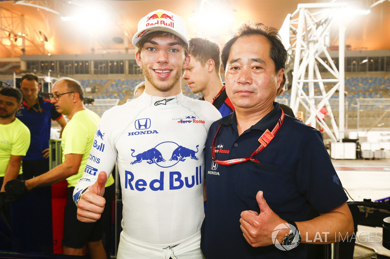 Pierre Gasly, Toro Rosso y Toyoharu Tanabe, Honda, celebran