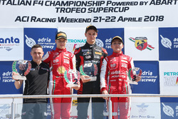 Podio Gara 2: il secondo classificato Gianluca Petecof, Prema Theodore Racing il vincitore Leonardo Lorandi, Bhaitech,, il terzo classificato Enzo Fittipaldi, Prema Theodore Racing