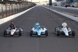 Première ligne : Ed Carpenter, James Hinchcliffe, Will Power