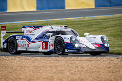 #8 Toyota Racing Toyota TS 040 - Hybrid: Anthony Davidson, Nicolas Lapierre, Sébastien Buemi