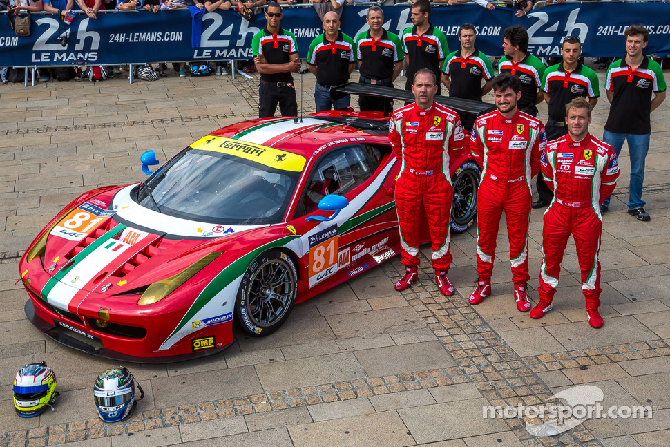 #81 AF Corse Ferrari 458 Italia: Steve Wyatt, Michele Rugolo, Sam Bird